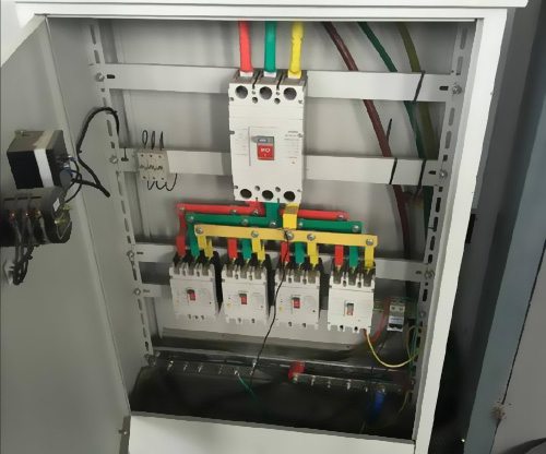 電動機配電箱